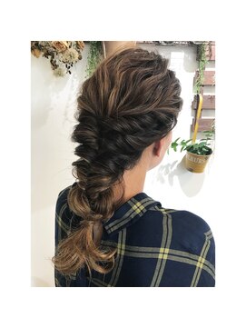 フープヘアー(HOOP.HAIR) くるりんぱおろしアレンジ