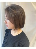 ナチュラルベージュのミニボブ