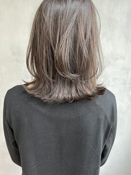 キチ(kichi.) [kichi.] レイヤーヘア×カーキベージュ