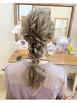 ロカット サロン(Roquat Salon) あみおろしハイトーンカラーヘアアレンジ【ヘアメイク/袴/浴衣】