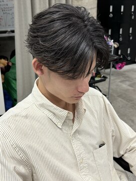 イーラ(era) フェザーショート/パーマ/刈り上げ/メンズ/眉毛/センターパート