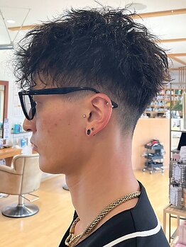 《駐車場あり》一人一人の髪のお悩みに寄り添い、セットしやすいメンズスタイルをご提案！