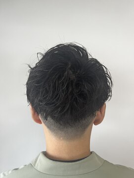 イッヒ 茅ヶ崎(IHHI) 大人の色気を引き出す無造作ツーブロック