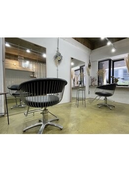 【淀屋橋駅すぐ】2席のみのプライベート空間★大型サロンが苦手な方も周りを気にせずゆったりと過ごせる♪