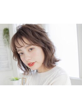 白髪を"活かす"大人のハイライト。白髪染めでもお洒落なデザインカラーで忙しい毎日を彩ります。[錦糸町]