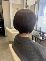 イーラ(E-LA) 前下がりショートボブ