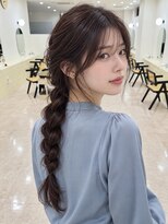 モト 船橋(moto)&nbsp;韓国編み下ろしローポニー艶髪チェリーブラウンお呼ばれヘア船橋