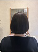 透明感オリーブグレージュ×艶ボブ