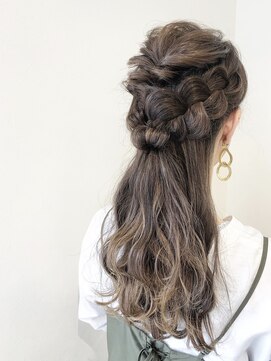 ブリッジ(BRIDGE) 編み込みハーフアップアレンジ