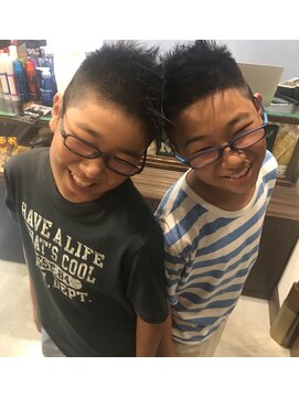 バーバー アカダマ キッズカット　スタイリスト　中野