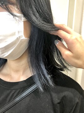 ルー(loup) インナーカラー/ネイビー/ブリーチ/イヤリングカラー/福岡/天神