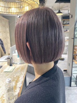 ロリム(RorriM) 切りっぱなしボブ　ダブルカラー　ピンクベージュ