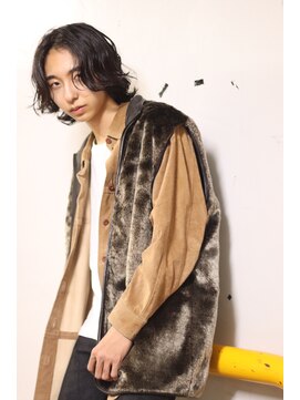 ブークル(boucle) ゆるめパーマのセンターパートウルフ！