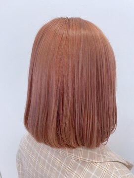 サリュー バイ イザ(Salut by IZA) ピンクベージュに合わせカットミディアム