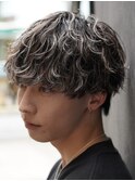 渋谷メンズハイライトカラー緩め波巻きスパイラルパーマメッシュ
