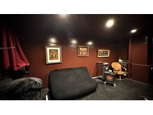 店舗直結ガレージ内待合所