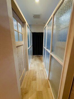 アルテジュレ(arte jure)の写真/ドアを開けるたび広がる非日常。4種の内装とこだわりの照明演出で、心身ともに解き放たれる完全個室へ。