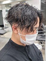 フィフス 原宿(fifth)&nbsp;ミディアムセンターパートツイストスパイラルパーマツーブロック