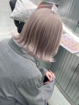 ジーナリア(Xena ria) 《袴田》ホワイトベージュ/ハイトーン/ボブ