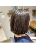 【伸びても自然なグレイヘアカラー】
