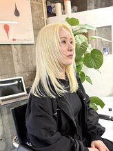 フリュイ(flui) ブロンドレイヤーカット