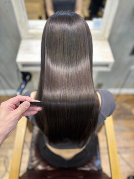 リベルテ 新宿(Liberte) 至高の絹髪♪最高級髪質改善ストレート