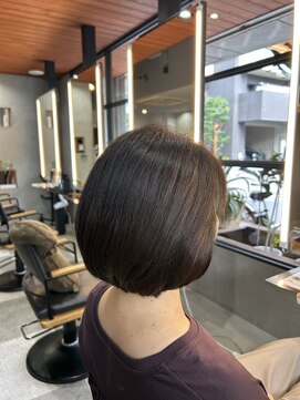 ニマルニーニー バイ ヤスオカ(2022 BY YASUOKA) 40代 ボブ 艶カラー