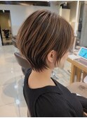 都内に行かなくても叶う白髪ぼかしくびれショート
