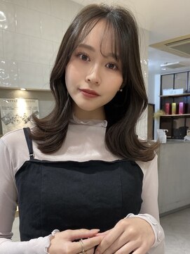 アイヴィー(IVY) ツヤ髪ラベンダーカラー 小顔見せ韓国ヘア 流れる顔まわりカット