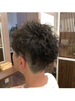 プリュム(Plume)&nbsp;20代30代40代刈り上げカジュアルナチュラルパーマアッシュ