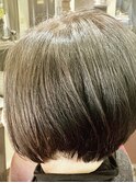 丸いシルエットが優しい前下がりボブ
