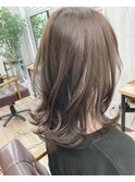 ★くびれレイヤー黒髪グレーベージュレイヤーミディアム
