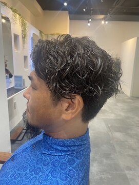 シードバイシャムロック(SEED by Shamrock) メンズカット　スパイラルパーマ　カラー　アッシュ