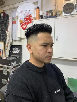 メリケンバーバーショップ フクオカ(MERICAN BARBERSHOP FUK) ハイライトマッシュパーマウルフアッシュブラック