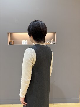 ミリ(milli Produce by ITAKURA) ゆるやかくびれショートヘア