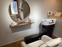 移動なしでシャンプー出来ます。