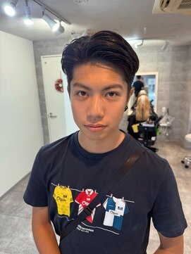 ラルナ(La luna) クラシック×モダンなツーブロックスタイル