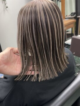 ヴェルデ(Verde) アンブレラカラー×白髪ぼかし