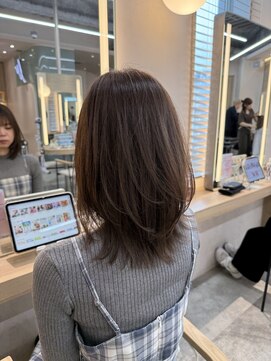 ウェイズトウキョウ 新宿店(Ways TOKYO) 前髪ありミディアムレイヤーカット顔まわり透明感カラーベージュ