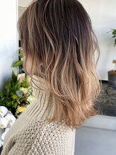 トレンドをしっかり抑えたバレイヤージュカラー☆