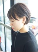 伸ばしかけの方でもおすすめな耳掛けショートボブ