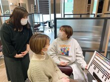 カット専門のスタイリストやカラー専門のカラーリストによるカウンセリング
