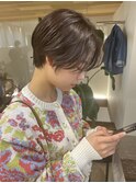 ハンサムショートオリーブベージュ襟足短いセンターパート