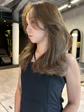 シティ(CITY) 韓国ヘア レイヤーカット 透明感 グレージュ おくれ毛 井坂