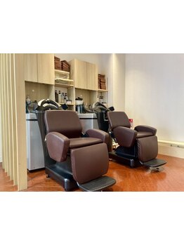 頭皮の汚れをスッキリ除去し、髪の状態を整えます。頭皮から髪を美しくし健康的な美を実現。