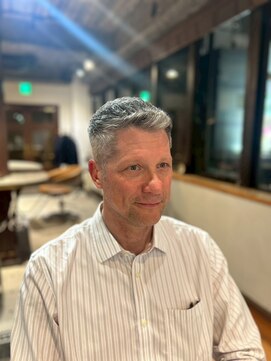 ザマンリバレッジニューヨーク(THE MAN LeverageNewYork) 大人外国人風メンズショートフェード：安良城　瑠夏