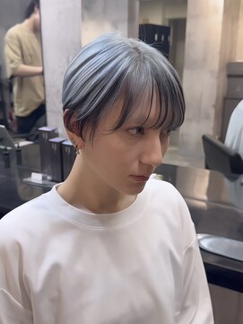 メゾンフォーメン 心斎橋店(Maison for men) アイスブルー×ブラック@midori_maison