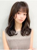 暗髪でも出せるこなれ感フェイスレイヤー×ナチュラルセミロング