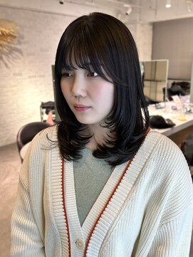 ミディアムレイヤースタイル