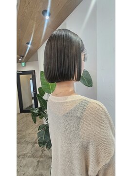 イット(it.) it. YUI ボブ オリーブグレージュ